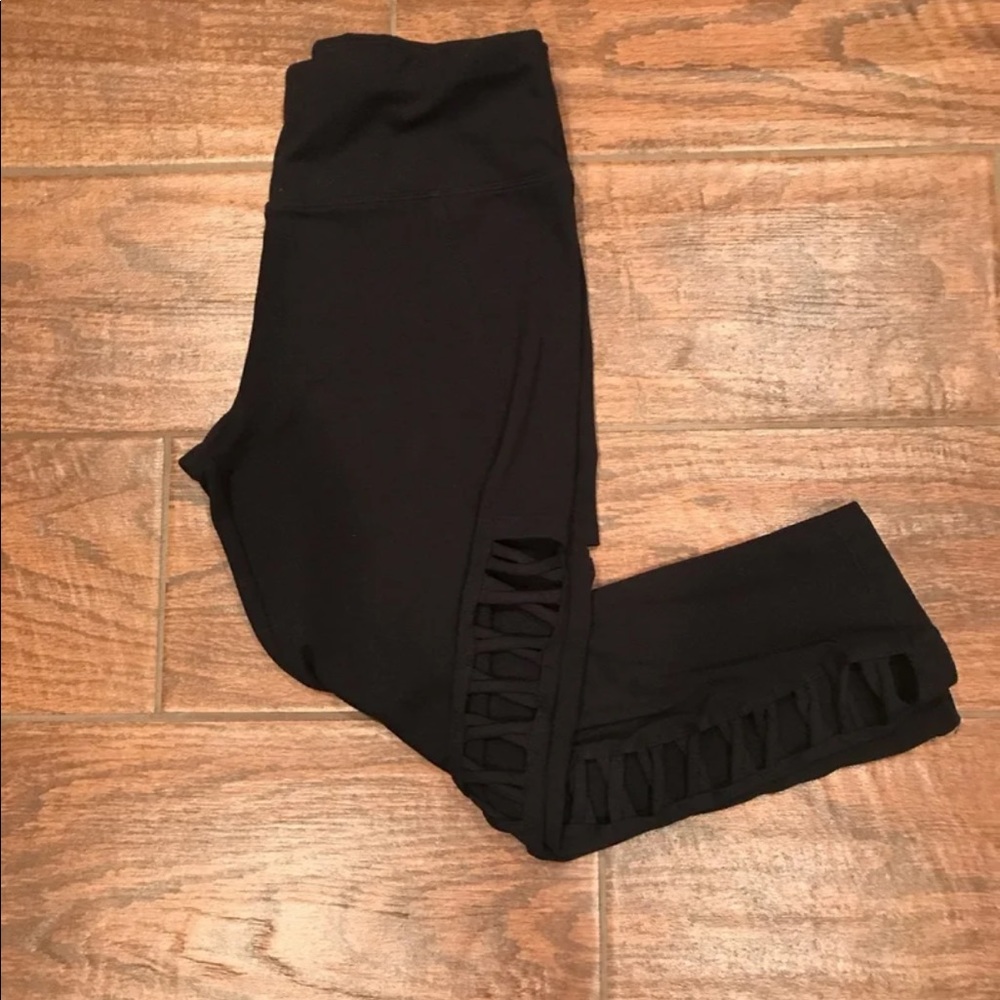 Betsy Johnson Performance Capri Leggings